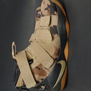 NIKE ZOOM LeBron Soldier 11 Camo High Top Basketball Shoes Sz 8